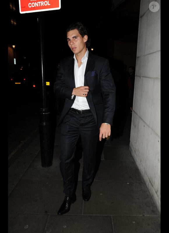 Rafael Nadal et sa compagne Xisca se sont offerts un petit dîner en amoureux au restaurant Zuma le 17 novembre 2011 à Londres