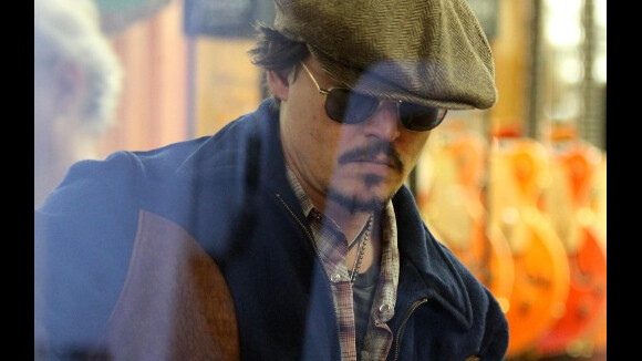 Johnny Depp : Virée solitaire pour le joueur de guitare