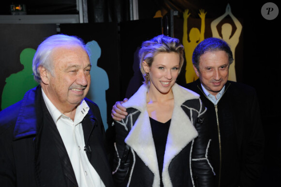 Marcel Campion, Lorie et Michel Drucker déclenchent les illuminations de Noël de la Place de la Concorde, à Paris, le vendredi 18 novembre 2011.