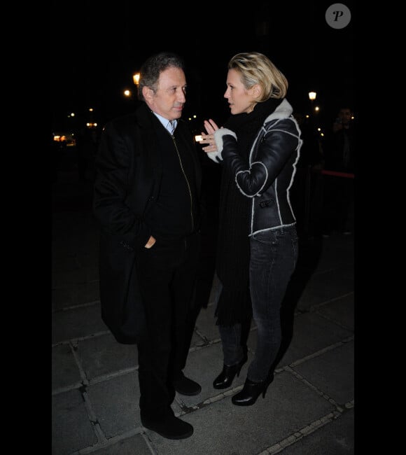 Lorie et Michel Drucker assistent aux illuminations de Noël de la Place de la Concorde, à Paris, le vendredi 18 novembre 2011.