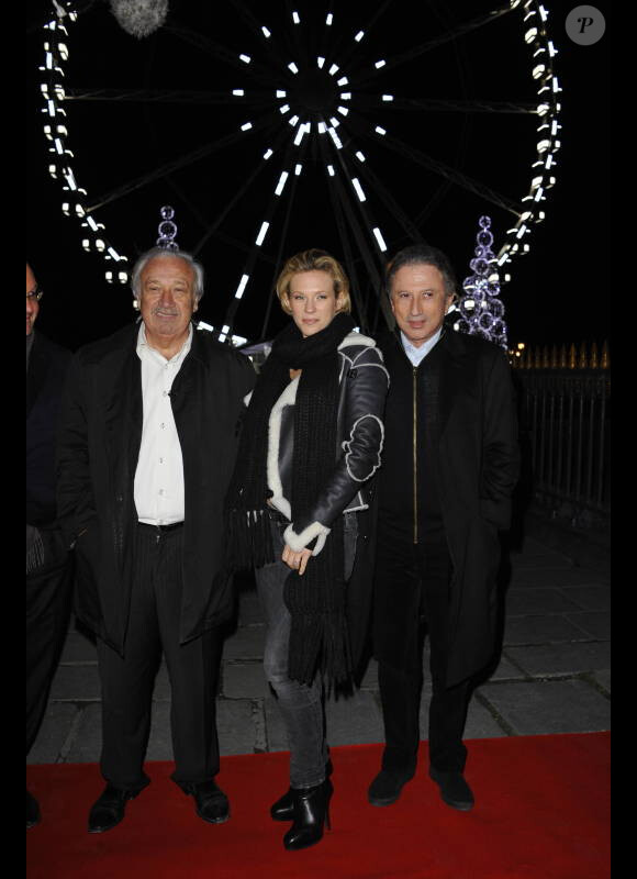 Marcel Campion, Lorie et Michel Drucker déclenchent les illuminations de  Noël de la Place de la Concorde, à Paris, le vendredi 18 novembre 2011.
