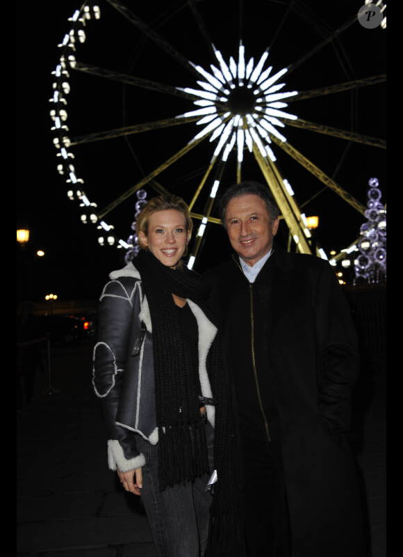 Lorie et Michel Drucker déclenchent les illuminations de  Noël de la Place de la Concorde, à Paris, le vendredi 18 novembre 2011.