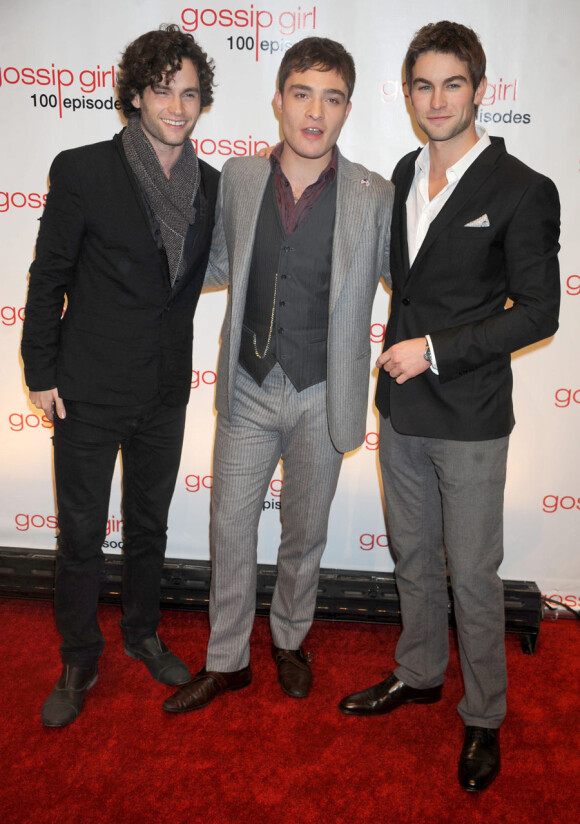 Dan, Chuck et Nate chez Cipriani sur Wall Street à New York, pour fêter le 100e épisode de Gossip Girl le 19 novembre 2011.