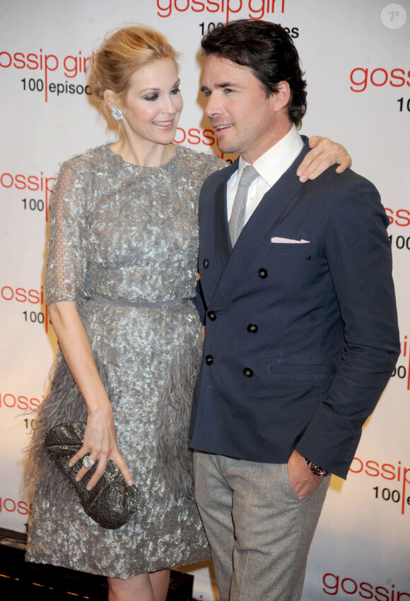 Kelly Rutherford et Matthew Settle (Lily et Rufus) chez Cipriani sur Wall Street à New York, pour fêter le 100e épisode de Gossip Girl le 19 novembre 2011.
