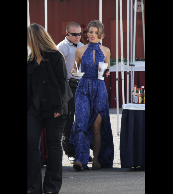 AnnaLynne McCord sur le tournage de la série 90210 à Los Angeles, le 21 novembre 2011