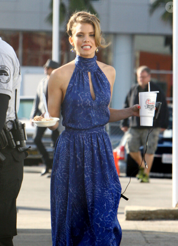 AnnaLynne McCord sur le tournage de la série 90210 à Los Angeles, le 21 novembre 2011