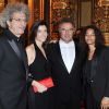 Elie Chouraqui, son épouse, avec Alain Afflelou et sa compagne à l'Opéra Garnier, pour le gala du Conseil Pasteur-Weizmann, le 22 novembre 2011.