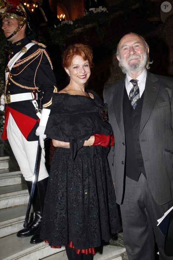 Jean-Pierre Marielle et Agathe Natanson à l'Opéra Garnier, pour le gala du Conseil Pasteur-Weizmann, le 22 novembre 2011.