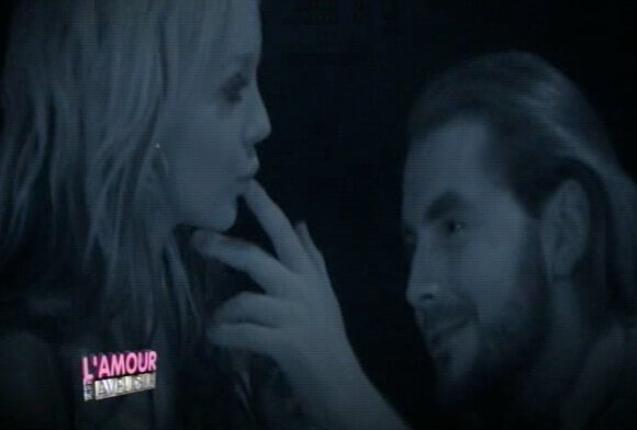 Nabila et Curtis dans L'amour est aveugle 2 sur TF1 le vendredi 25 novembre 2011