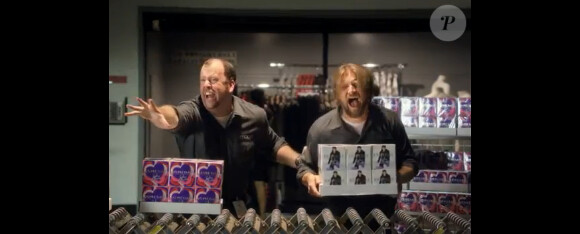 Justin Bieber rend ces employés de Macy's, dans la nouvelle publicité pour l'opération Black Friday de Macy's.
