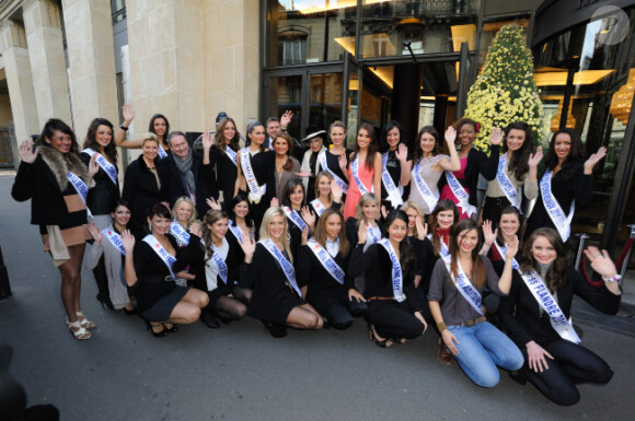 Geneviève de Fontenay présente ses 29 Miss à la presse, à quelques jours  de l'élection de Miss Prestige National 2012, à l'hôtel Hilton  Arc-de-Triomphe à Paris, le samedi 26 novembre 2011.