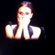 Victoria Beckham émue aux larmes pour recevoir son oscar de la mode à Londres le 28 novembre 2011