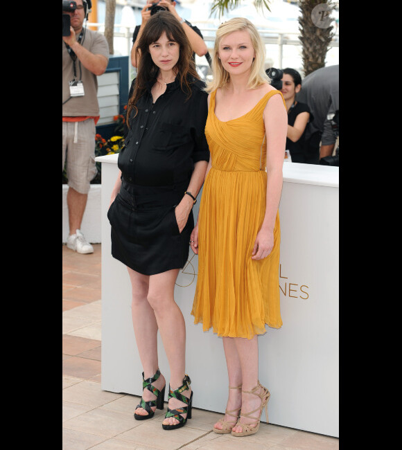 Charlotte Gainsbourg et Kirsten Dunst, le 18 mai 2011 à Cannes.