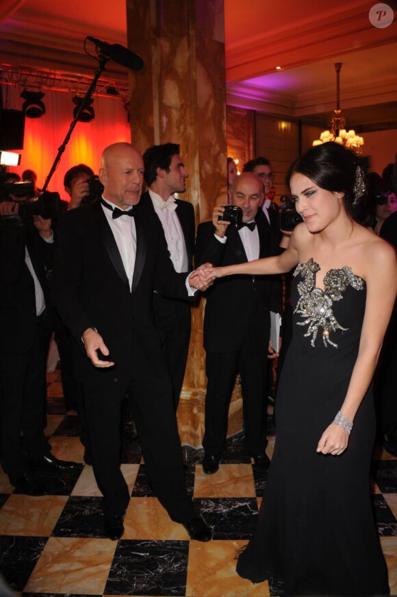 Bruce Willis et Tallulah lors du Bal des débutantes à Paris le 26 novembre 2011