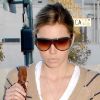 Comme Pippa Middleton aujourd'hui, Jessica Biel, arborant un cardigan Juicy Couture et un sac Chloé, était fan des bottes camel : grossière erreur dont l'actrice s'est repentie. Los Angeles, mars 2008.