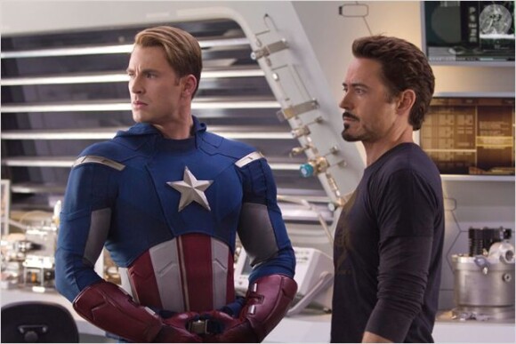 Chris Evans et Robert Downey Jr. dans Avengers, en salles le 25 avril 2012.