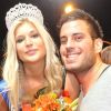 Zelko de Secret Story 5 et l'heureuse élue lors de l'élection de Miss Petite de France 2012 au Cirque de Diana Moreno, le 11 décembre 2011