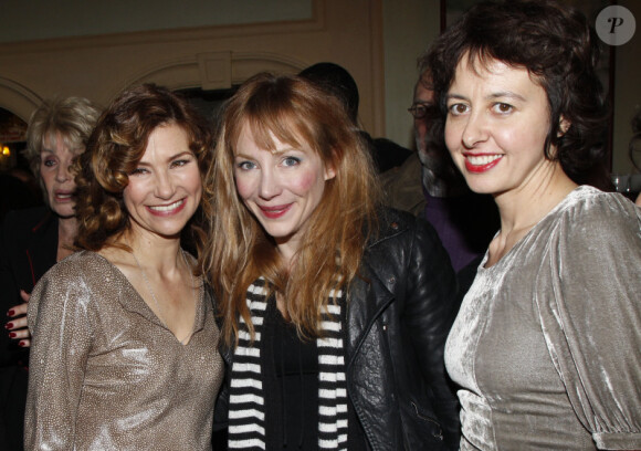 Florence Pernel, Julie Pernel et Valérie Bonneton lors de la générale de la pièce Quadrille à Paris le 12 décembre 2011