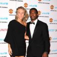 Patrice Evra et sa femme lors du gala "United for Unicef" le 12 décembre 2011 à Old Trafford à Manchester