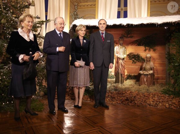 Le roi Albert II et la reine Paola de Belgique, seulement accompagnés de la princesse Astrid et du prince Lorenz, donnaient mercredi 14 décembre 2011 leur traditionnel concert de Noël, au Palais, à Bruxelles.