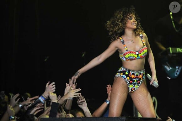 Selon le magazine Forbes, Rihanna a gagné 29 millions de dollars cette année. Ici photographiée à Milan, le 13 decembre 2011.