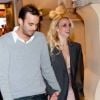 Britney Spears apparaît en compagnie d'un ami, lors de la soirée d'officialisation de ses fiançailles avec Jason Trawick, le vendredi 16 décembre 2011.