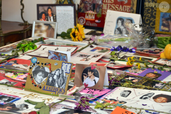 De nombreux objets présents dans la maison de Michael Jackson ont été vendus au enchères le samedi 17 décembre à Los Angeles.