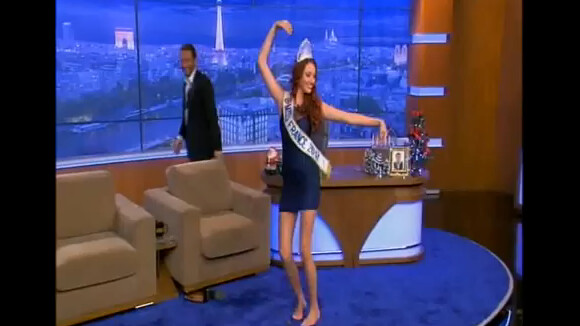 Delphine Wespiser, Miss France 2012, dévoile ses talents de danseuse orientale