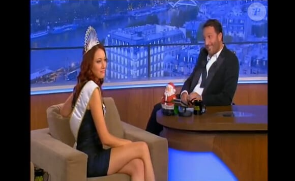 Miss France 2012, Delphine Wespiser relève le défi d'Arthur, sur le plateau de Ce soir avec Arthur, sur Comédie +
