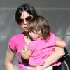 Oksana Grigorieva et sa fille Lucia (née de sa romance tumultueuse avec Mel Gibson) en août 2011 à Los Angeles