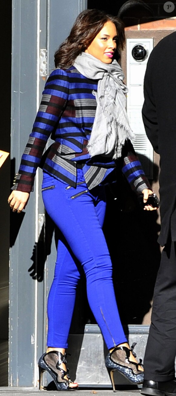 Alicia Keys en bleu à New York le 8 décembre 2011