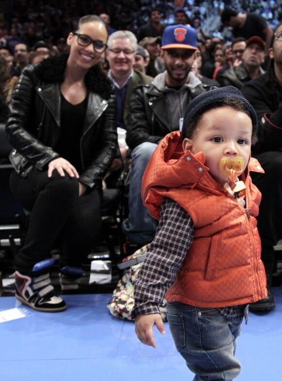 Swizz Beatz et sa femme Alicia Keys, avec leur fils Egypt le 25 décembre 2011 au Madison Square Garden à New York