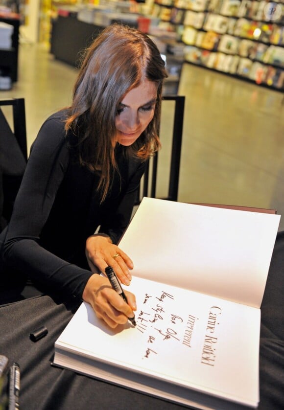 Carine Roitfeld dédicace son livre Irreverent à Moscou le 30 octobre 2011.