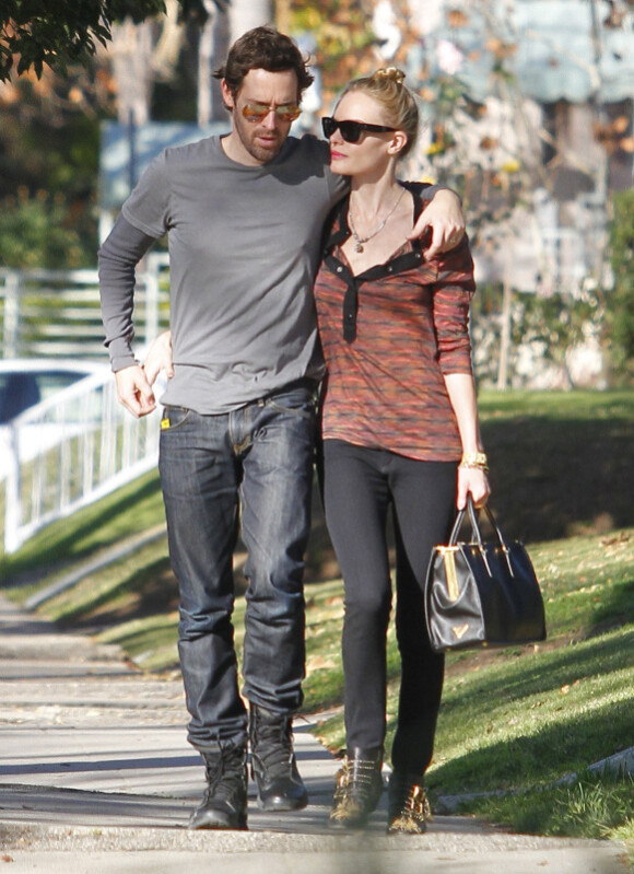 Kate Bosworth et son petit ami Michael Polish : un couple looké et craquant en promenade ensoleillée à Los Angeles le 28 décembre 2011