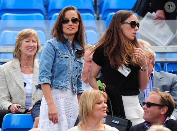 Pippa Middleton au tournoi du Queen's, à Londres, le 9 juin 2011, pour y voir jouer, en compagnie de son ex George Percy, Andy Murray.
En 2011, il n'y a pas que la vie de Kate Middleton qui a changé : celle de sa soeur Pippa Middleton aussi.