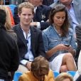  Pippa Middleton au tournoi du Queen's, à Londres, le 9 juin 2011, pour y voir jouer, en compagnie de son ex George Percy, Andy Murray. 
 En 2011, il n'y a pas que la vie de Kate Middleton qui a changé : celle de sa soeur Pippa Middleton aussi. 