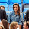  Pippa Middleton au tournoi du Queen's, à Londres, le 9 juin 2011, pour y voir jouer, en compagnie de son ex George Percy, Andy Murray. 
 En 2011, il n'y a pas que la vie de Kate Middleton qui a changé : celle de sa soeur Pippa Middleton aussi. 