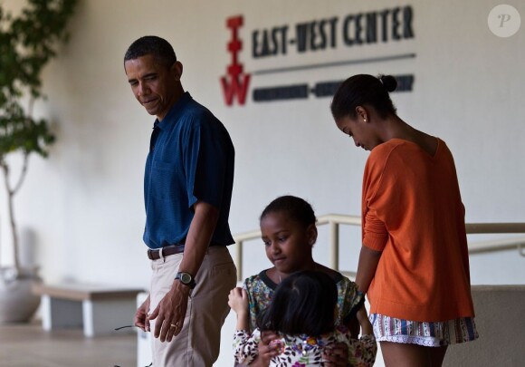 Barack Obama en famille pour son dernier jour de vacances à Hawaï. Le 1er janvier 2012