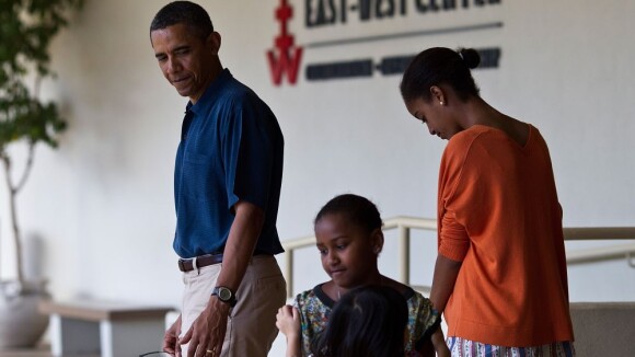 Barack Obama : En vacances en famille, il salue la mémoire de ses parents