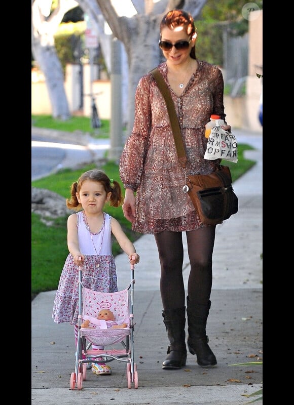 Alyson Hannigan et sa fille Satyana à Los Angeles, le 5 janvier 2011.