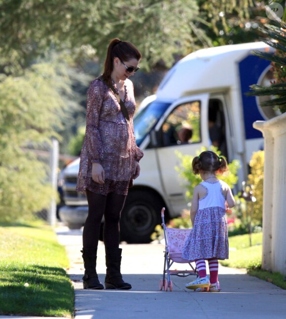 Sortie mère/fille entre Alyson Hannigan et Satyana à Los Angeles, le 5 janvier 2012.