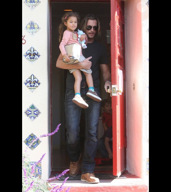 Gabriel Aubry est venu chercher sa petite Nahla à l'école le 6 janvier 2012 à Los Angeles