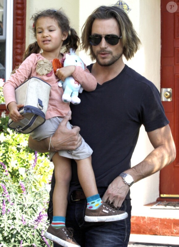 Gabriel Aubry vient chercher sa petite Nahla à l'école le vendredi 6 janvier 2012 à Los Angeles