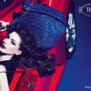 Anne Hathaway présente la nouvelle collection de sacs Tod's