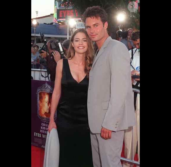 Denise Richards et Patrick Muldoon en juillet 1999 assistent à la première du film Eyes Wide Shut à Los Angeles.
