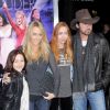 Noah Cyrus, Leticia Cyrus, Brandi Cyrus et Billy Ray Cyrus à la première de Joyful Noise le 9 janvier 2012 à Hollywood