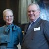 La reine Margrethe II de Danemark et son mari le prince consort Henrik lors d'une séance photo précédant la conférence de presse de la monarque à l'occasion du jubilé de ses 40 ans de règne, au palais d'Amalienborg (Copenhague), le 10 janvier 2012.