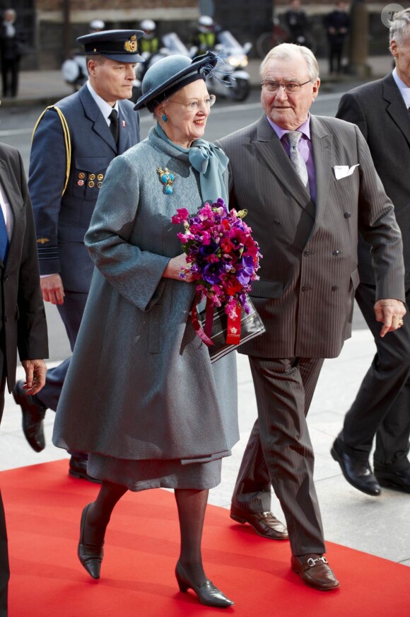 Margrethe II de Danemark et son mari le prince Henrik arrivent à Amalienborg pour la conférence de presse de  la monarque à l'occasion du jubilé de ses 40 ans de règne, le  10 janvier 2012.