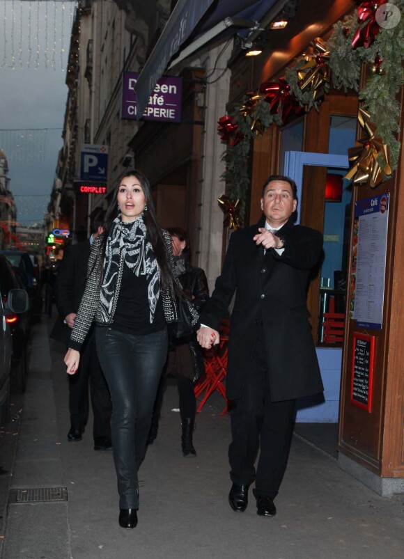 Eric Besson et Yasmine se rendent à l'Olympia pour l'enregistrement de La Fête de la chanson française, à Paris, le 12 janvier 2011.