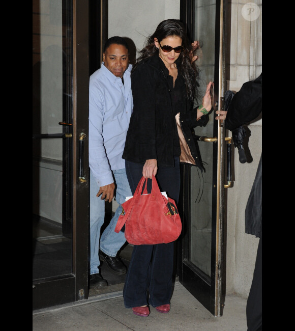 Katie Holmes sort de son appartement à New York, le 13 janvier 2012